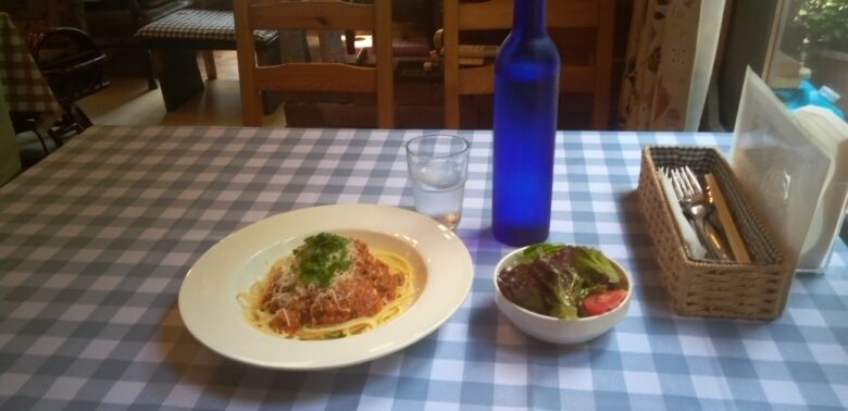 廿日市吉和にあるカフェ ブラマソーレのミートソースパスタ